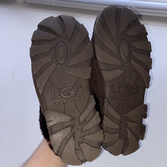 ✨OFFERS WELCOME ✨ Chocolate Brown UGG slippers!! - Picture 5 of 6